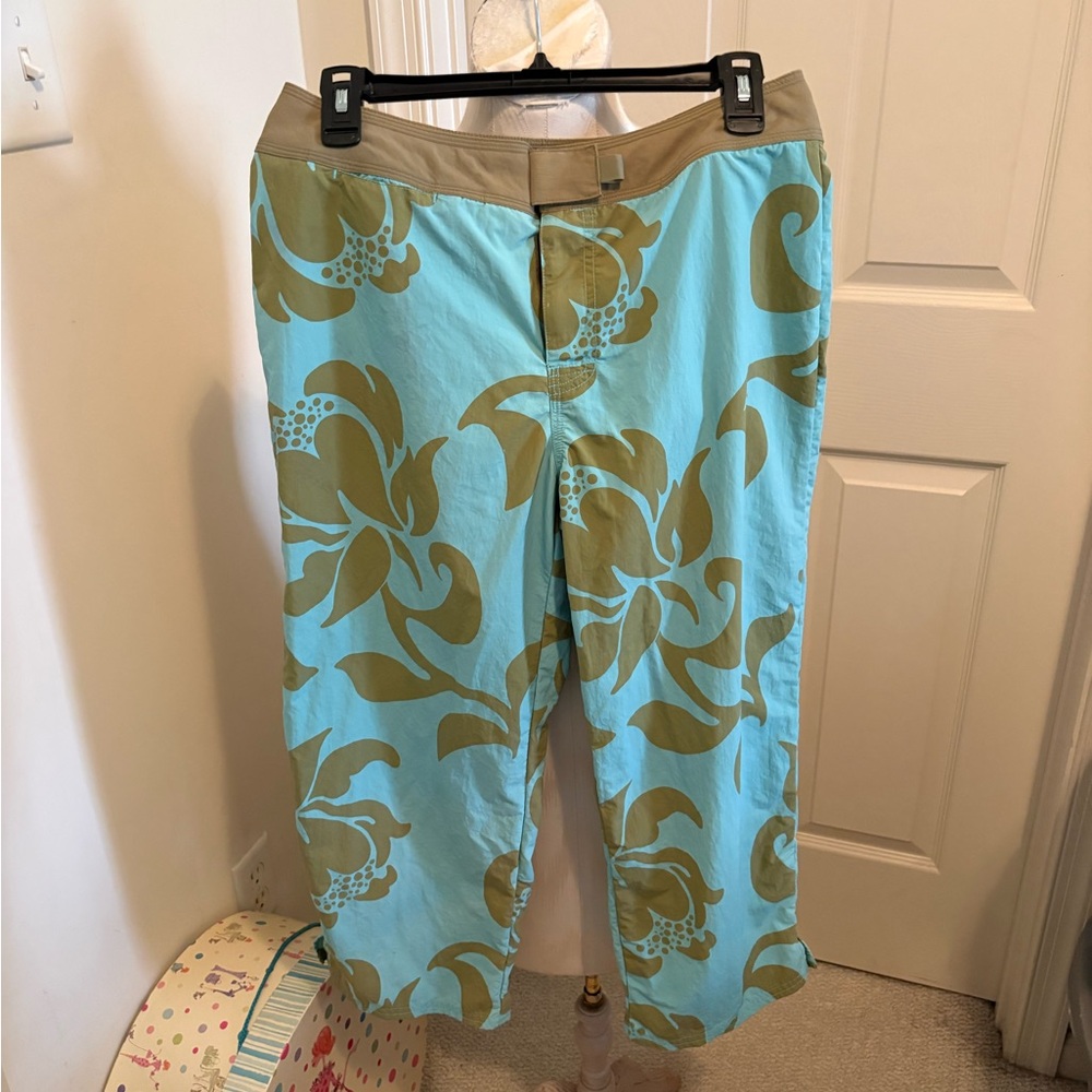 Patagonia Turquoise & Olive Floral cropped pants size 8
